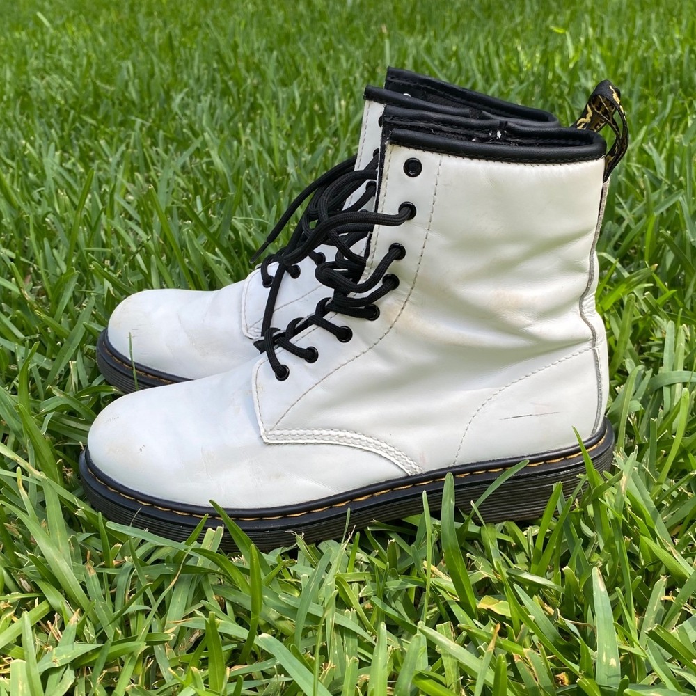 Dr. Martens 1460 Y White Leather Combat Boots Size US Women 7 Men 6 AW004